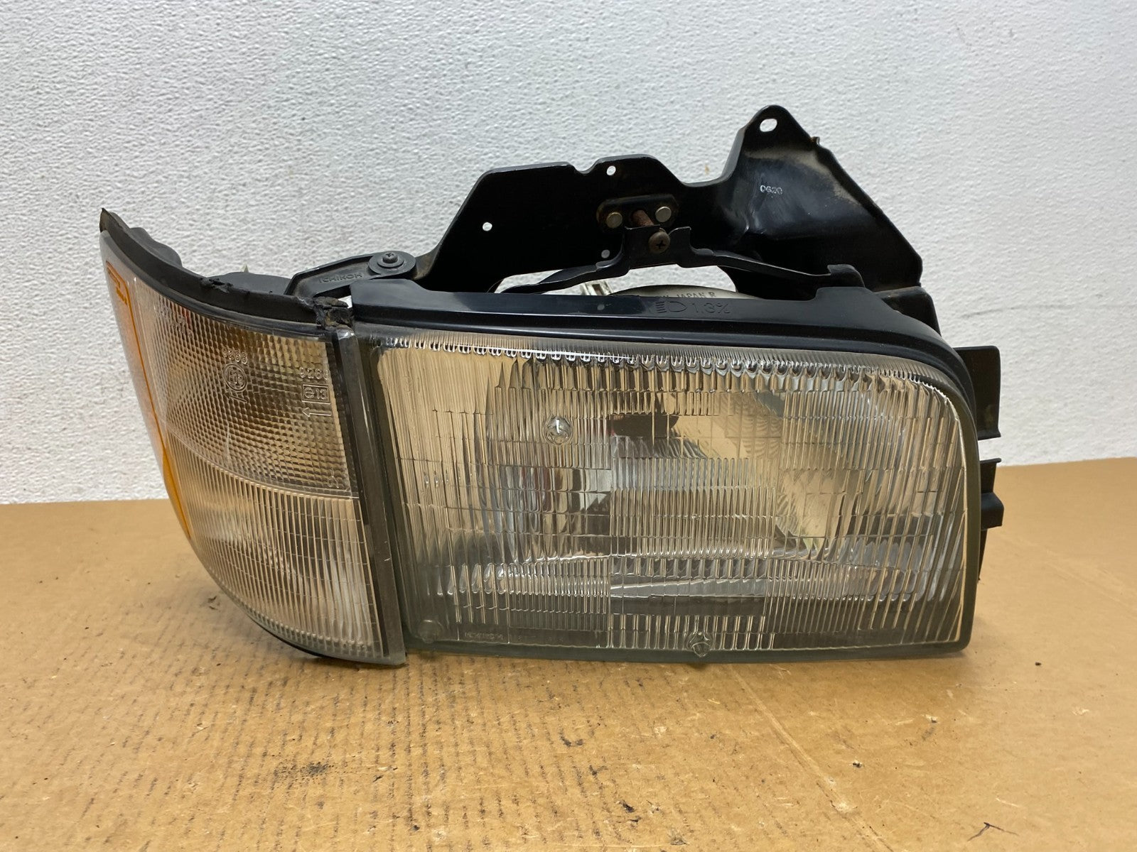 1992-1997 Isuzu Trooper Right Passenger RH Halogen Headlight ad9260 DG0