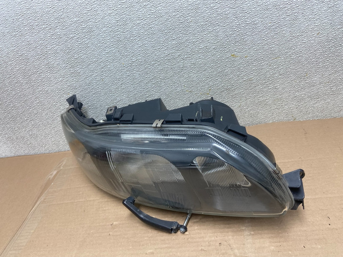 2001 to 2004 Volvo S60 Right Passenger Side Headlight Halogen Oem AA8690 DW1