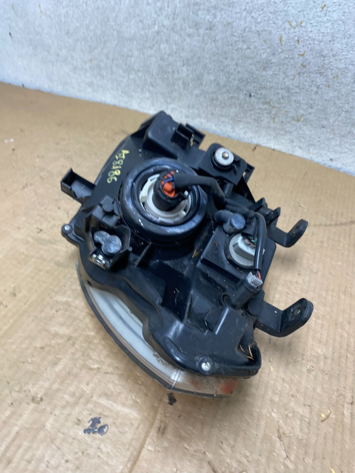 2005 to 2007 Nissan Pathfinder Halogen Headlight Right Passenger AI8186 DW9