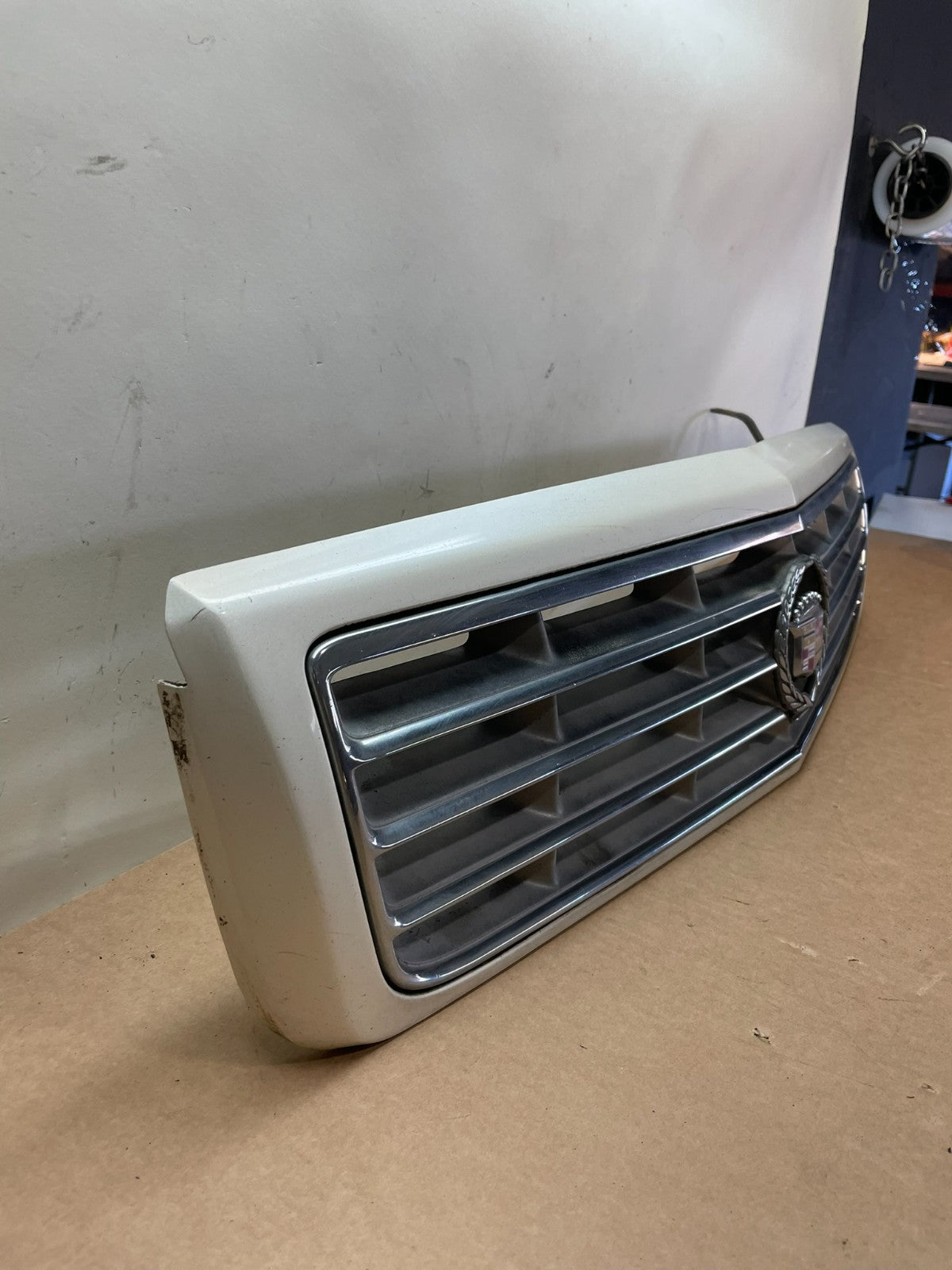 1995 to 2002 Cadillac Eldorado Front Upper Grill Grille AJ1268 DG2