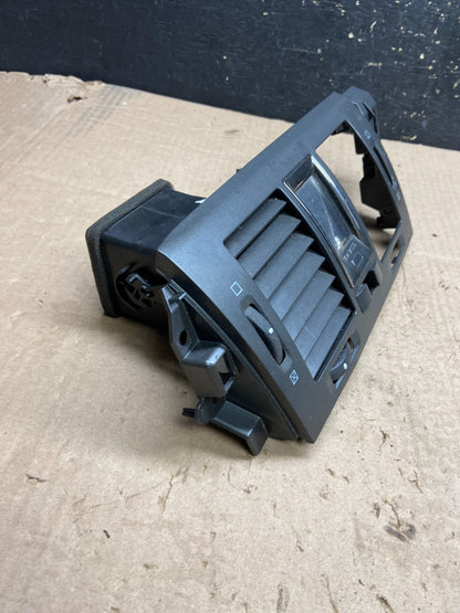 2006 to 2011 Cadillac DTS Dash Center Air Vent Heater Bezel OEM z0248 DG2