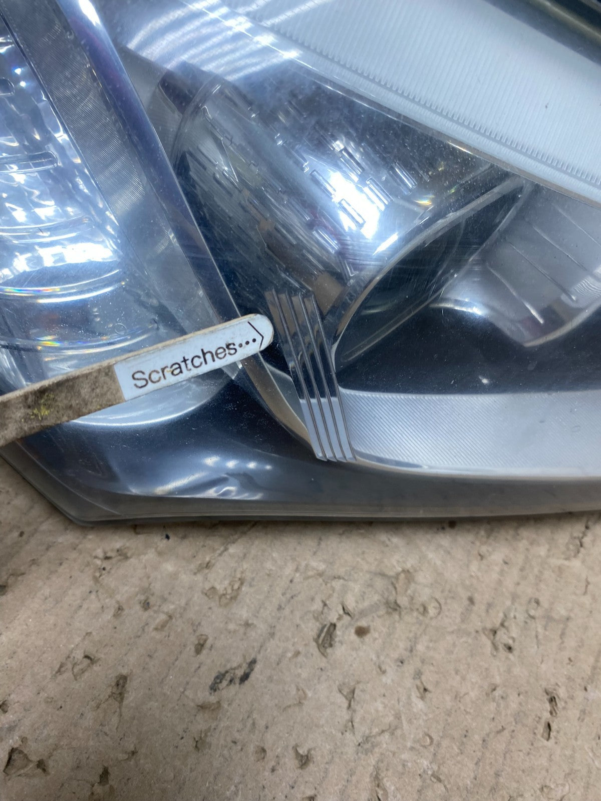 2013 to 2016 Hyundai Santa Fe Right Passenger RH Side Headlight AE8823 DW3