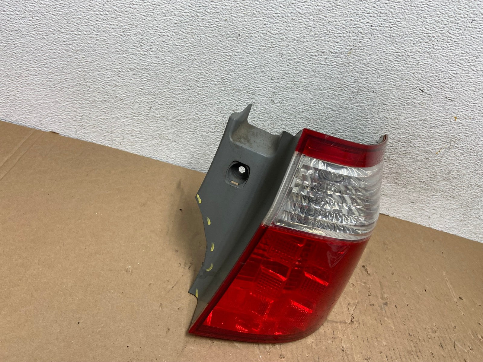 2005 2006 2007 Honda Odyssey Right Passenger RH Side Tail Light AD8020 LK2