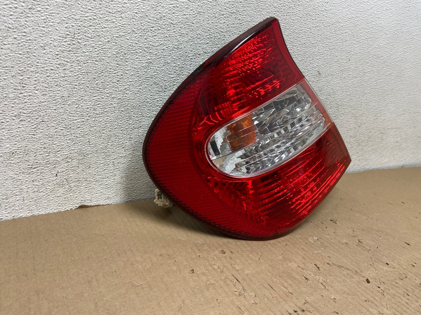 2002 2003 2004 Toyota Camry Left Driver LH Side Tail Light AG7982 LK1