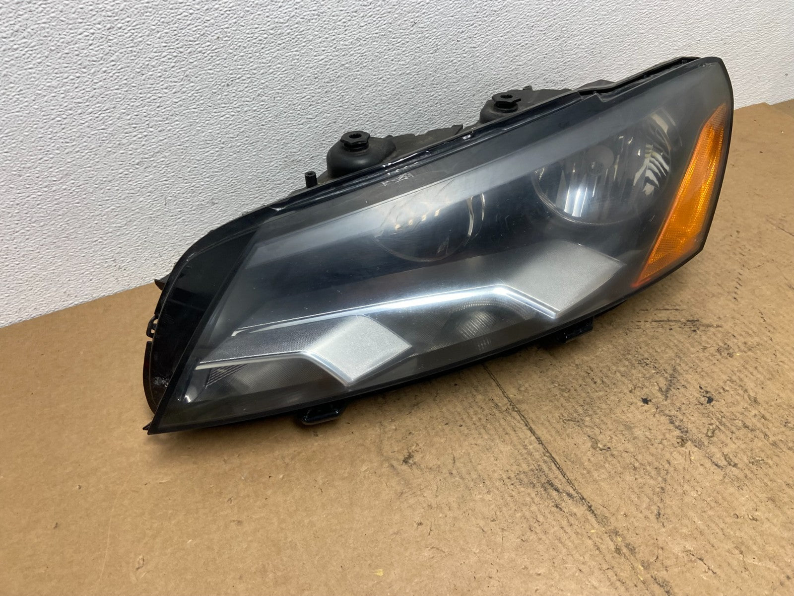 2012-2015 Volkswagen Passat Left Driver LH Side Halogen Headlight OEM AC3717 DW2