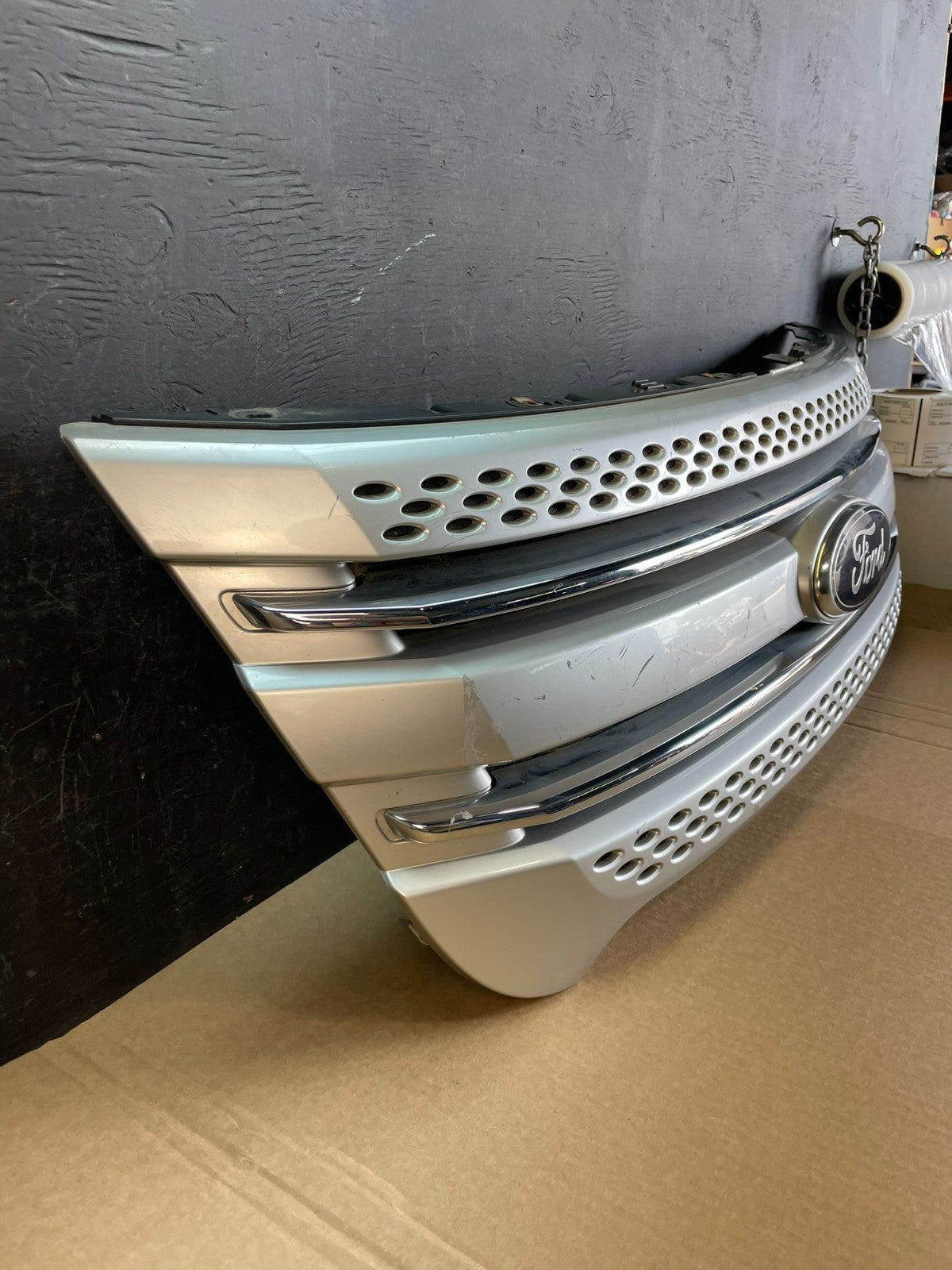 2011 to 2015 Ford Explorer Upper Front Grill Grille AC9927 DW2