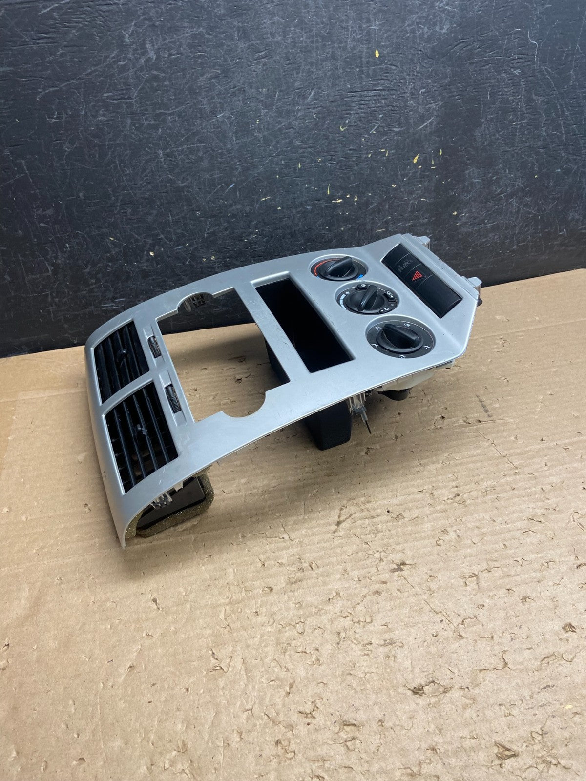 2007 to 2009 Dodge Caliber Dash Radio Center Bezel Climate Dash ag8542 DG1