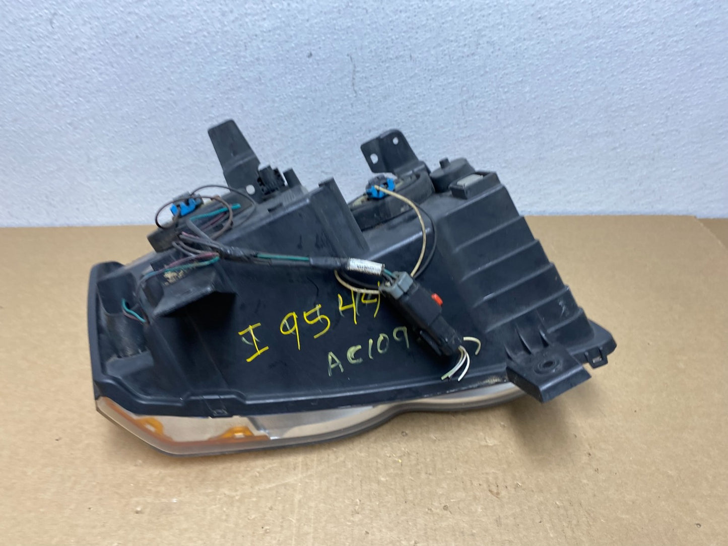 2008-2010 Jeep Grand Cherokee Left LH Driver Side Halogen Headlight AC1092 DW7