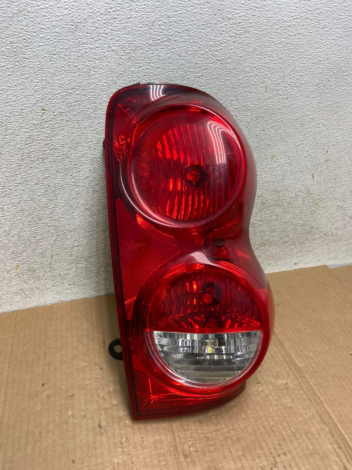 2004-2009 Dodge Durango Tail Light Right Passenger RH Side AI5865 LK2