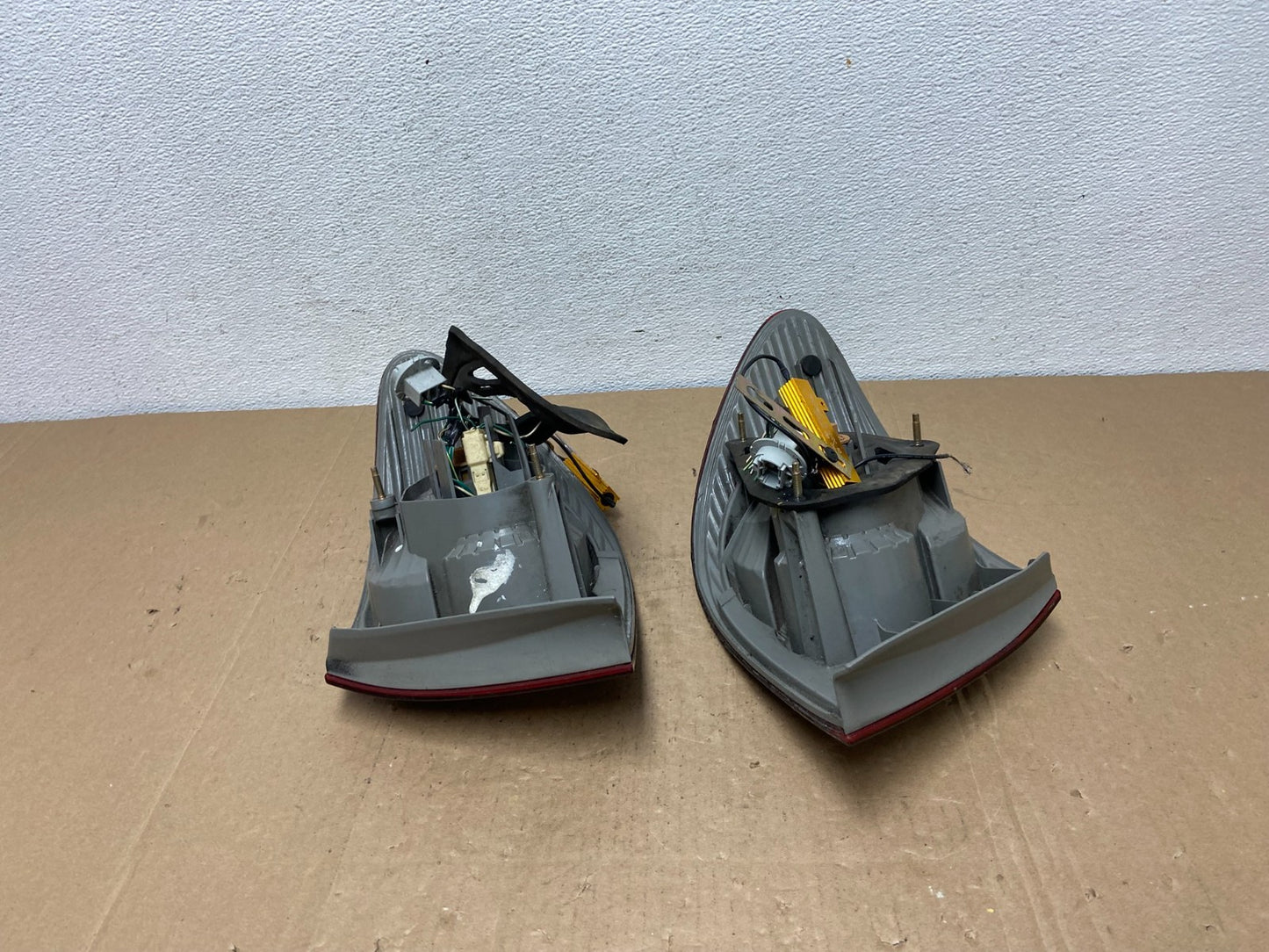 2003 to 2005 Toyota Corolla Left+Right Side Tail Lights AC5697 DW9
