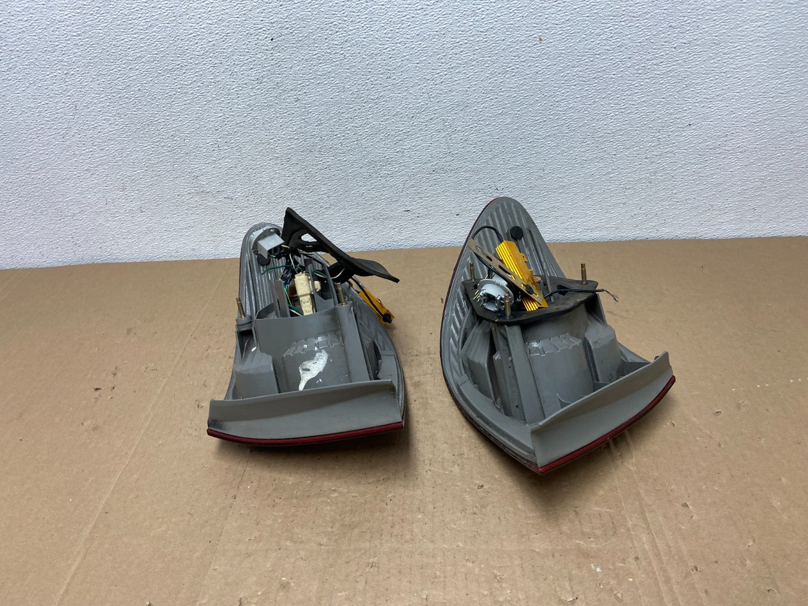 2003 to 2005 Toyota Corolla Left+Right Side Tail Lights AC5697 DW9