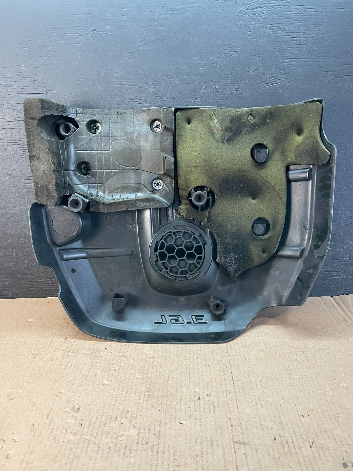 2012 to 2014 Jeep grand Cherokee 3.6L Engine Cover AD8443 DG3