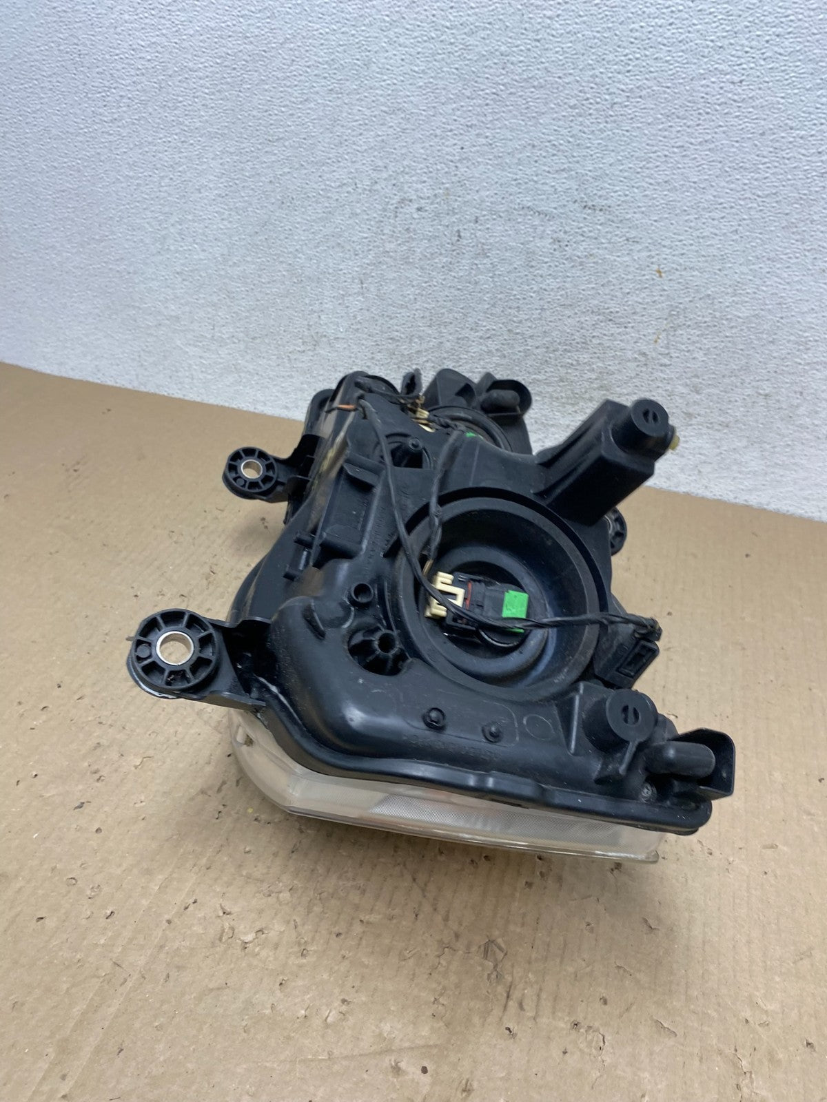 2011 to 2016 Chrysler Town and Country Right Passenger Headlight AE9750 DW6