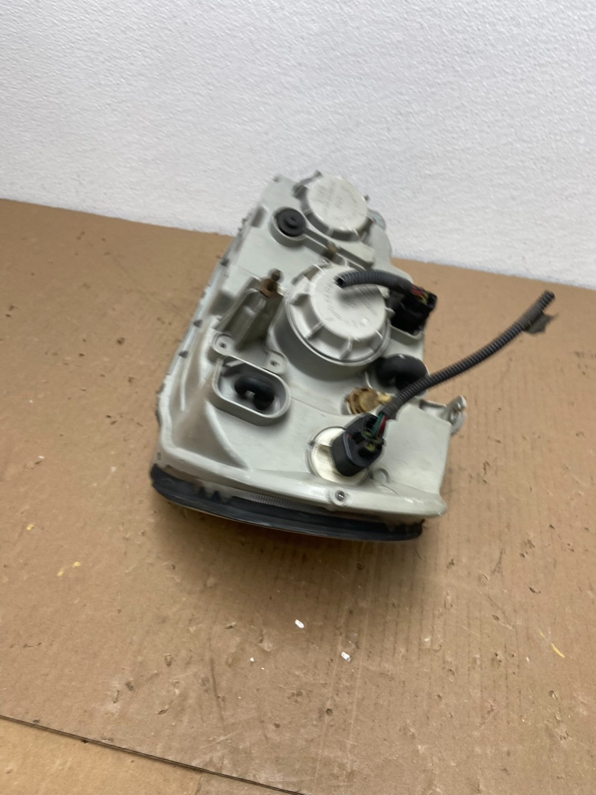 2002 to 2005 Kia Sedona Right Passenger RH Side Headlight AB6631 DG6