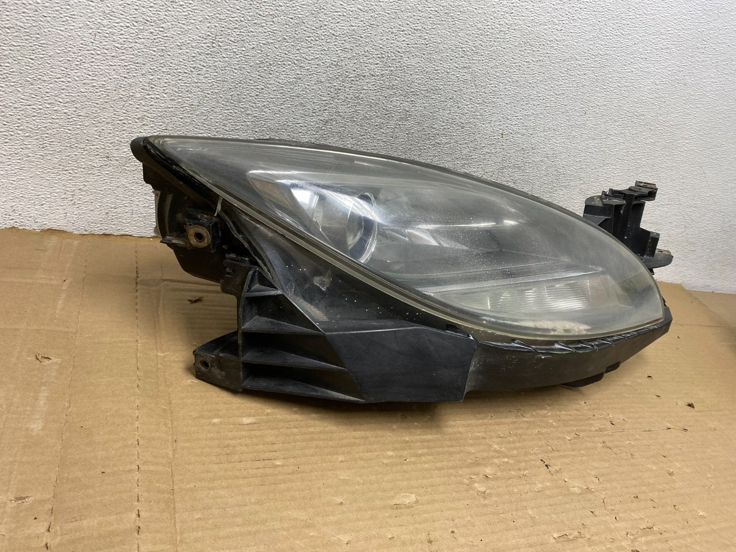 2009 - 2010 Mazda 6 Right Passenger Side Xenon Headlight AG8152 DW1