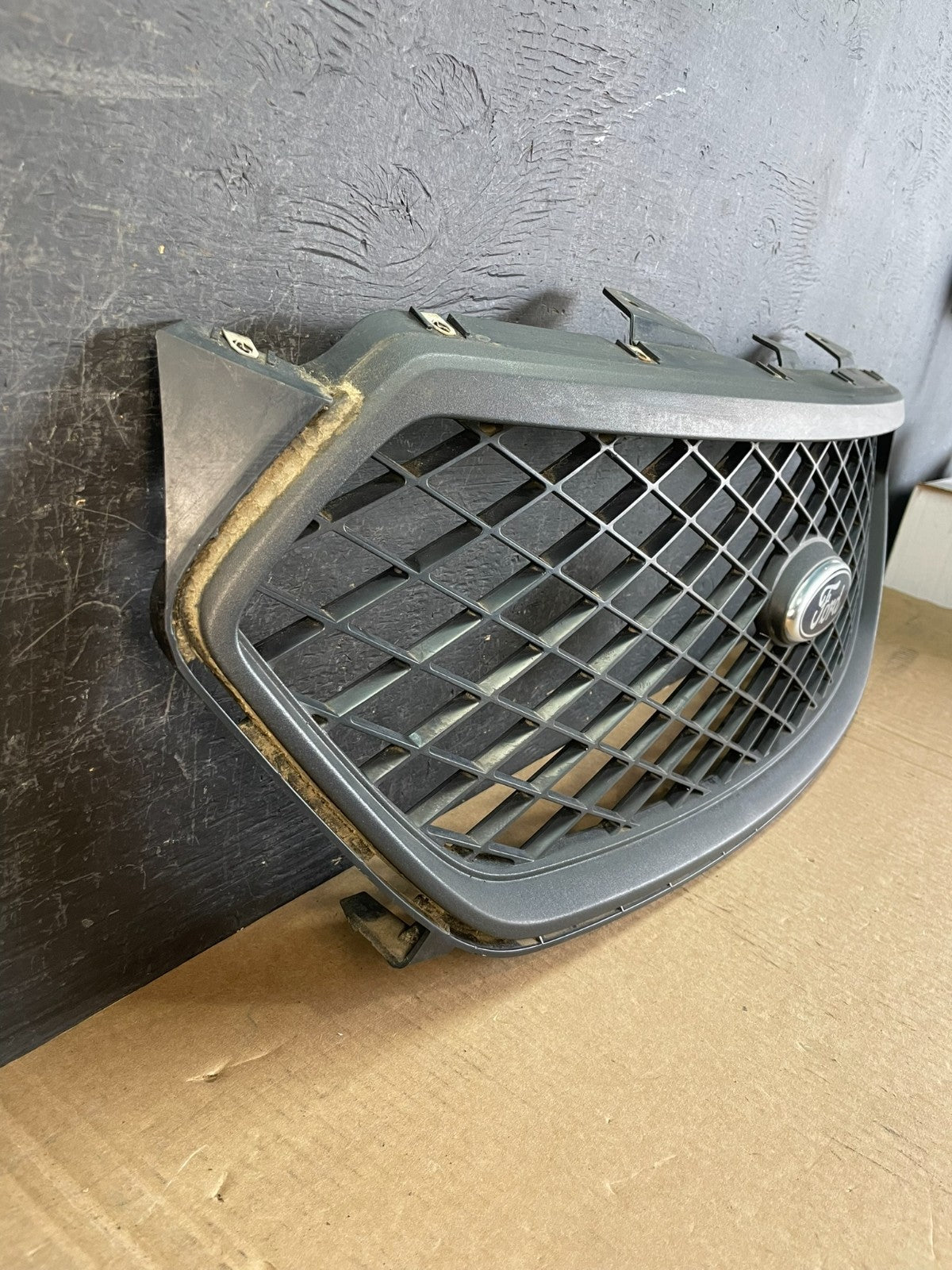 2013 to 2019 Ford Taurus Front Upper Police Grill Grille AD0163 DG2