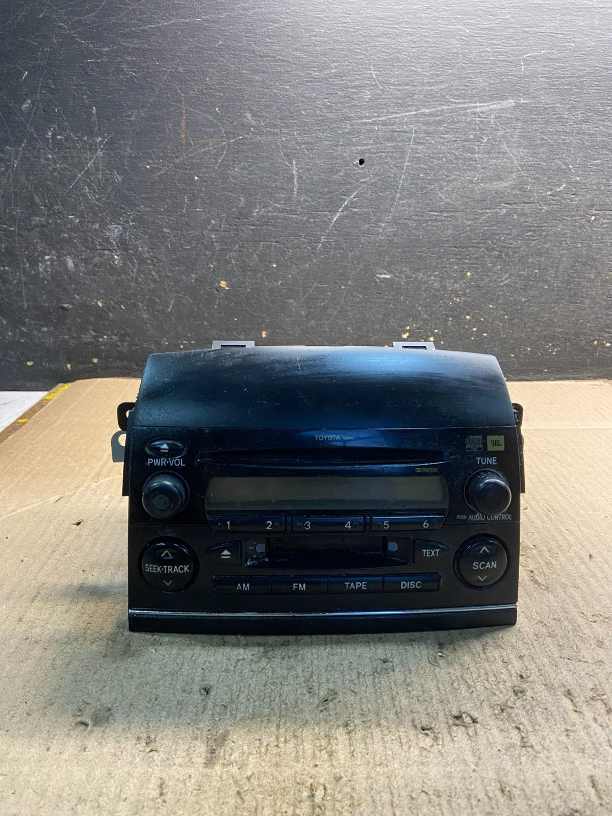 2004 to 2010 Toyota Sienna AM FM CD WMA Mp3 Radio Receiver Z0777 DG0