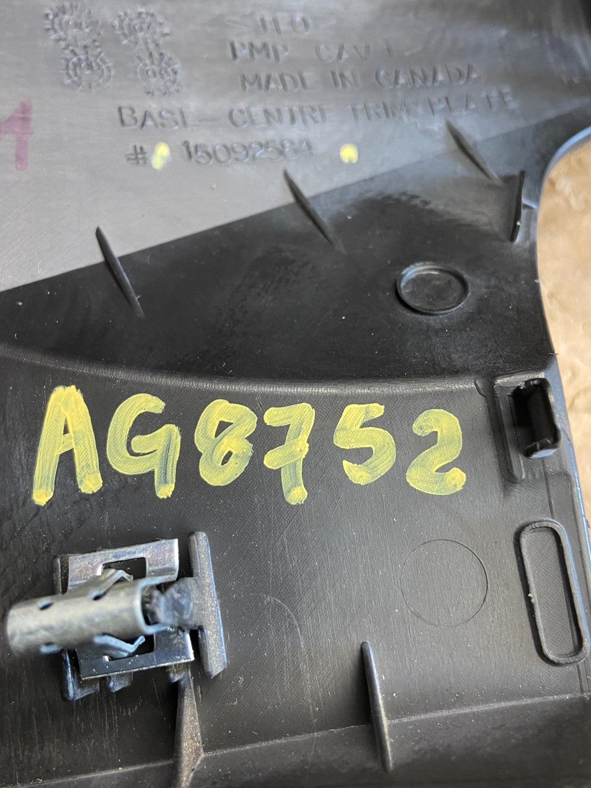 2007 to 2014 Silverado Sierra Center Console Radio Bezel Air Vents AG8752 DG5