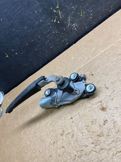 2012 to 2014 Ford Focus Rear Windshield Wiper Motor OEM BV61-17K441-AA w3030 DG1
