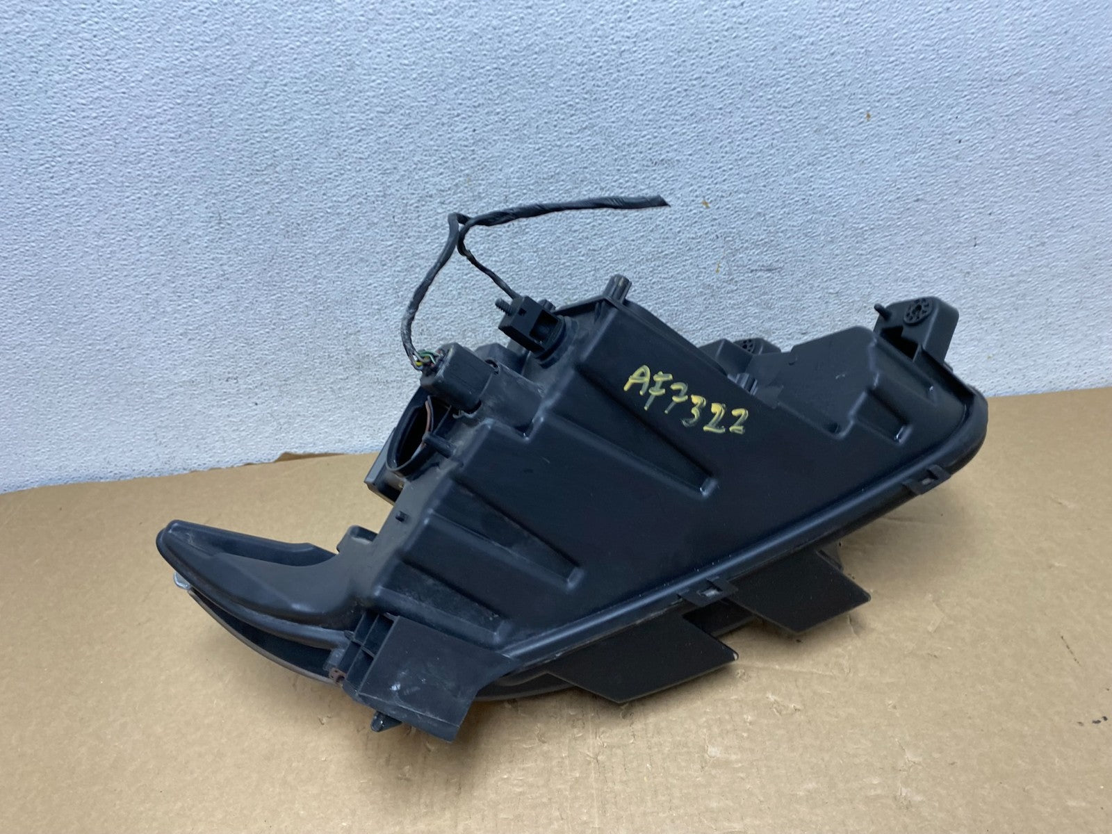 2011 to 2014 Ford Edge Front Left Driver Side Headlight Halogen AF7322 DW7