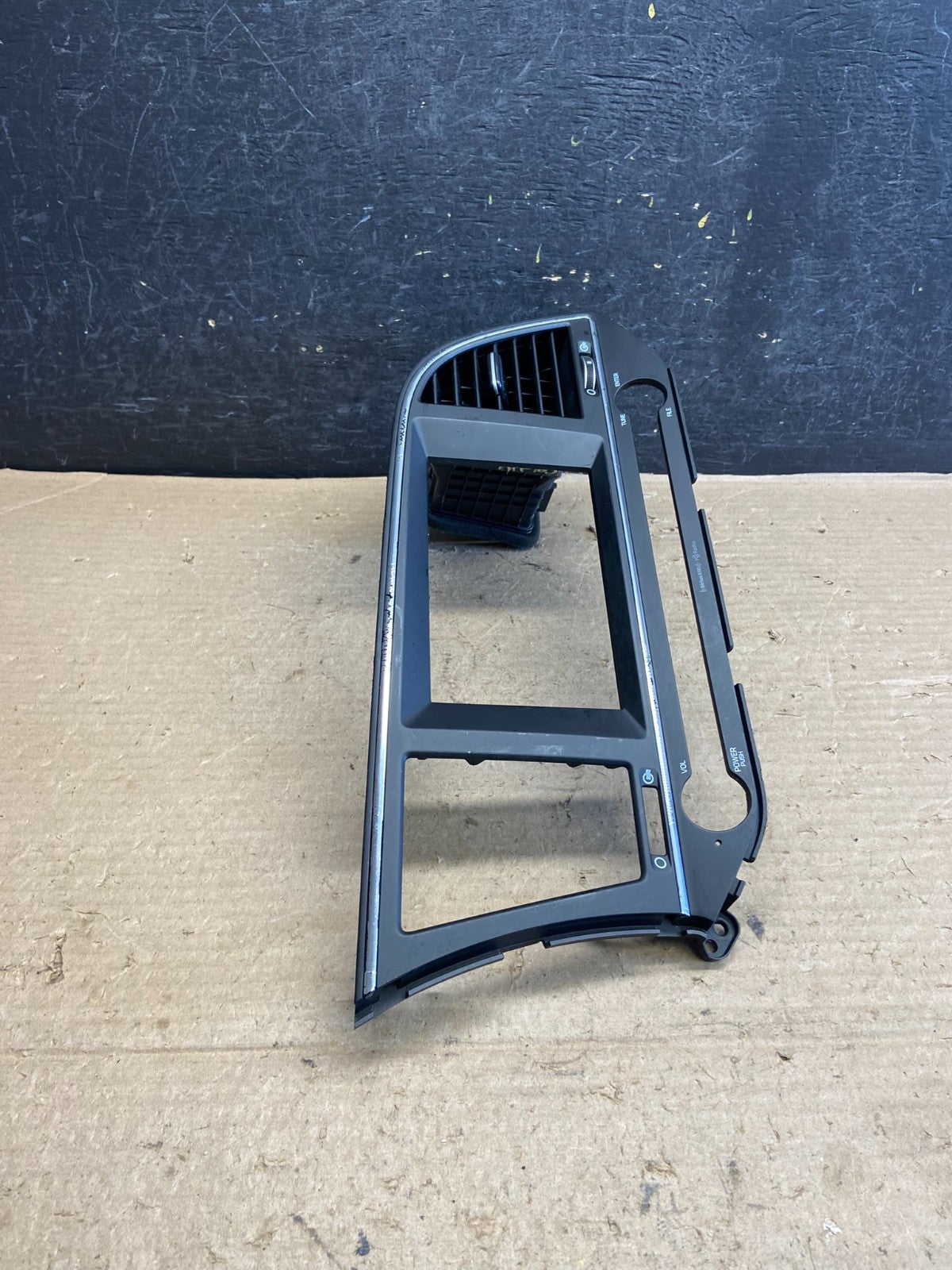 2017-2019 Hyundai Elantra Center Radio Climate Control Air Vent Bezel AH5155 DG1