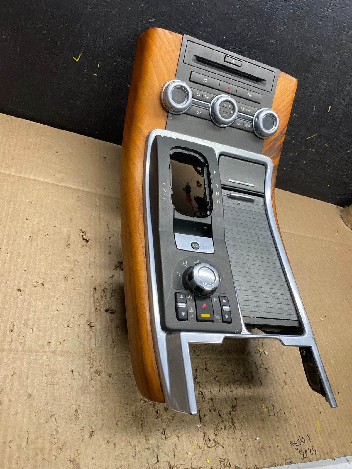 2010-2013 Land Rover Sport Center Climate Console Control Shifter Trim V7236 DG1