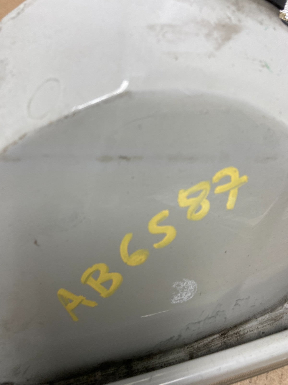 2001 to 2004 Toyota Sequoia Right Passenger RH Side Headlight Halogen AB6587 DW8