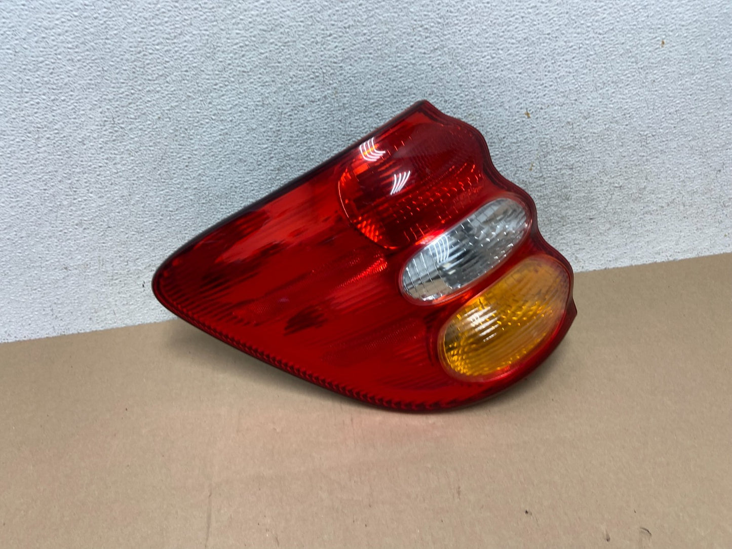2001 to 2004 Toyota Sequoia Left Driver Lh Side Tail Light AG6586 DW0