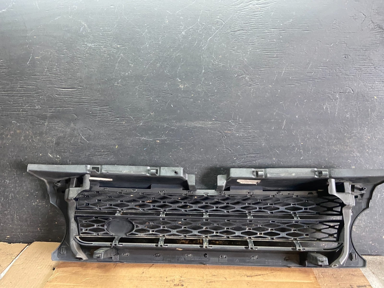 2010 to 2013 Land Rover Discovery  Front Upper Grill Grille Q9945 DG9