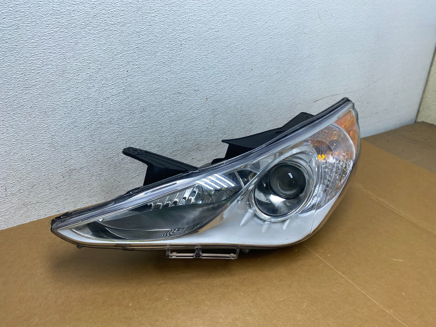 2011 - 2014 Hyundai Sonata Left Driver Lh Side Headlight Halogen TYC AD8897 DW2