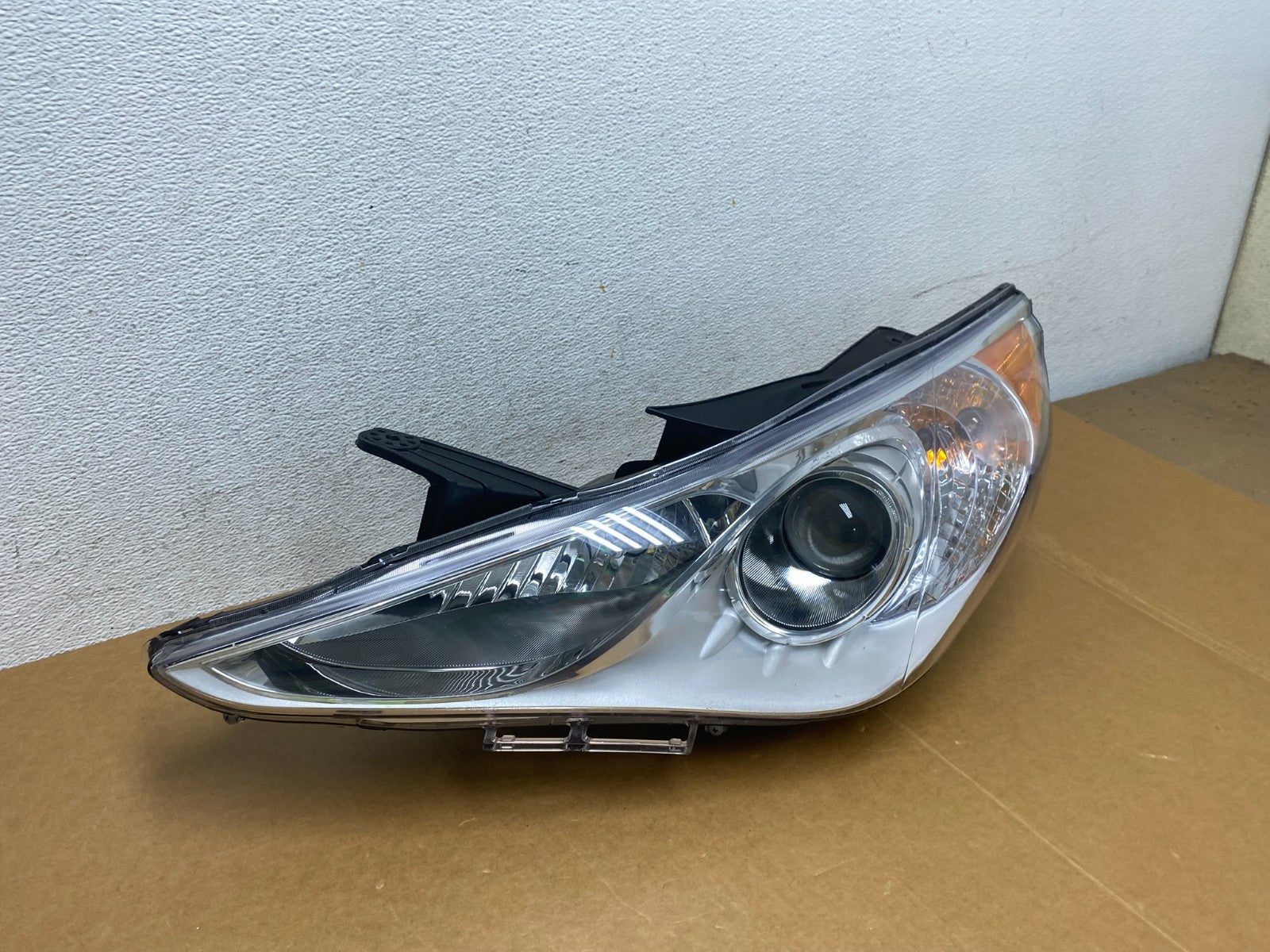 2011 - 2014 Hyundai Sonata Left Driver Lh Side Headlight Halogen TYC AD8897 DW2