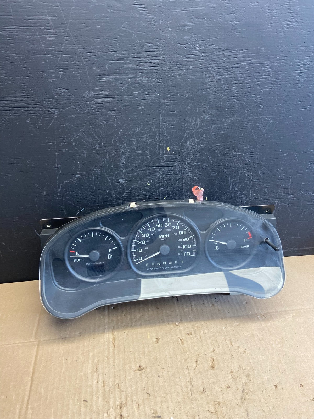 Chevrolet Montana Instrument Cluster Speedometer OEM AB9832 DG0