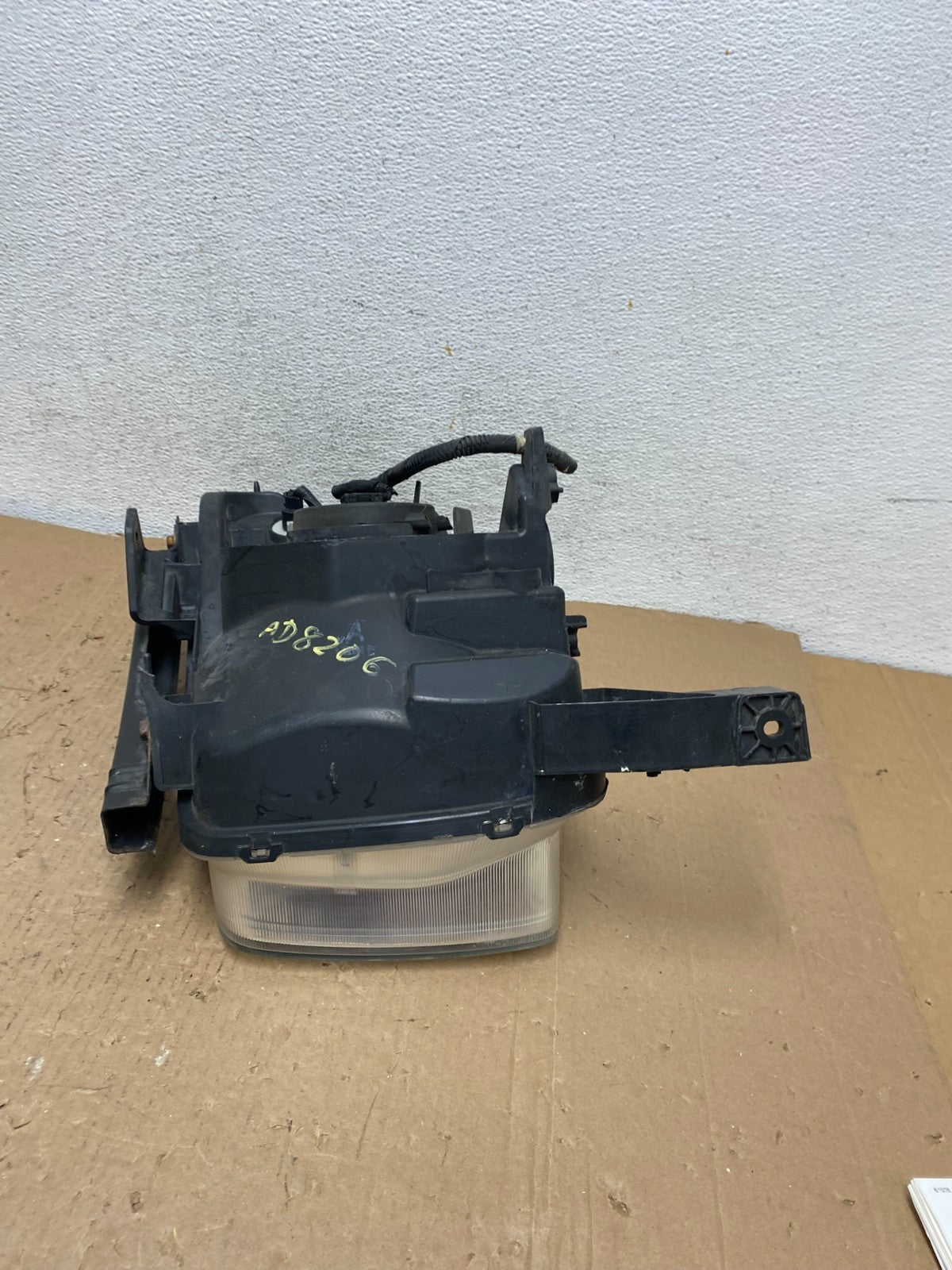 2003 to 2006 Honda Element Right Passenger Rh Side Headlight AD8206 DW8