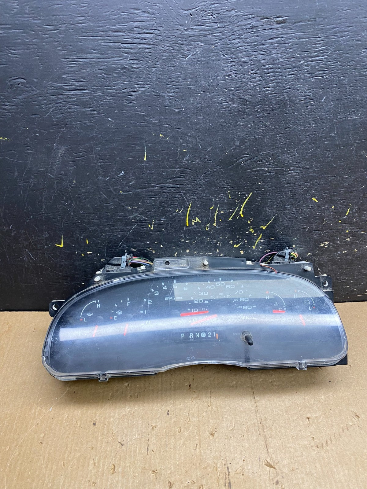 2006 Ford E350 Gauge Speedometer Cluster OEM Z4374 DG0