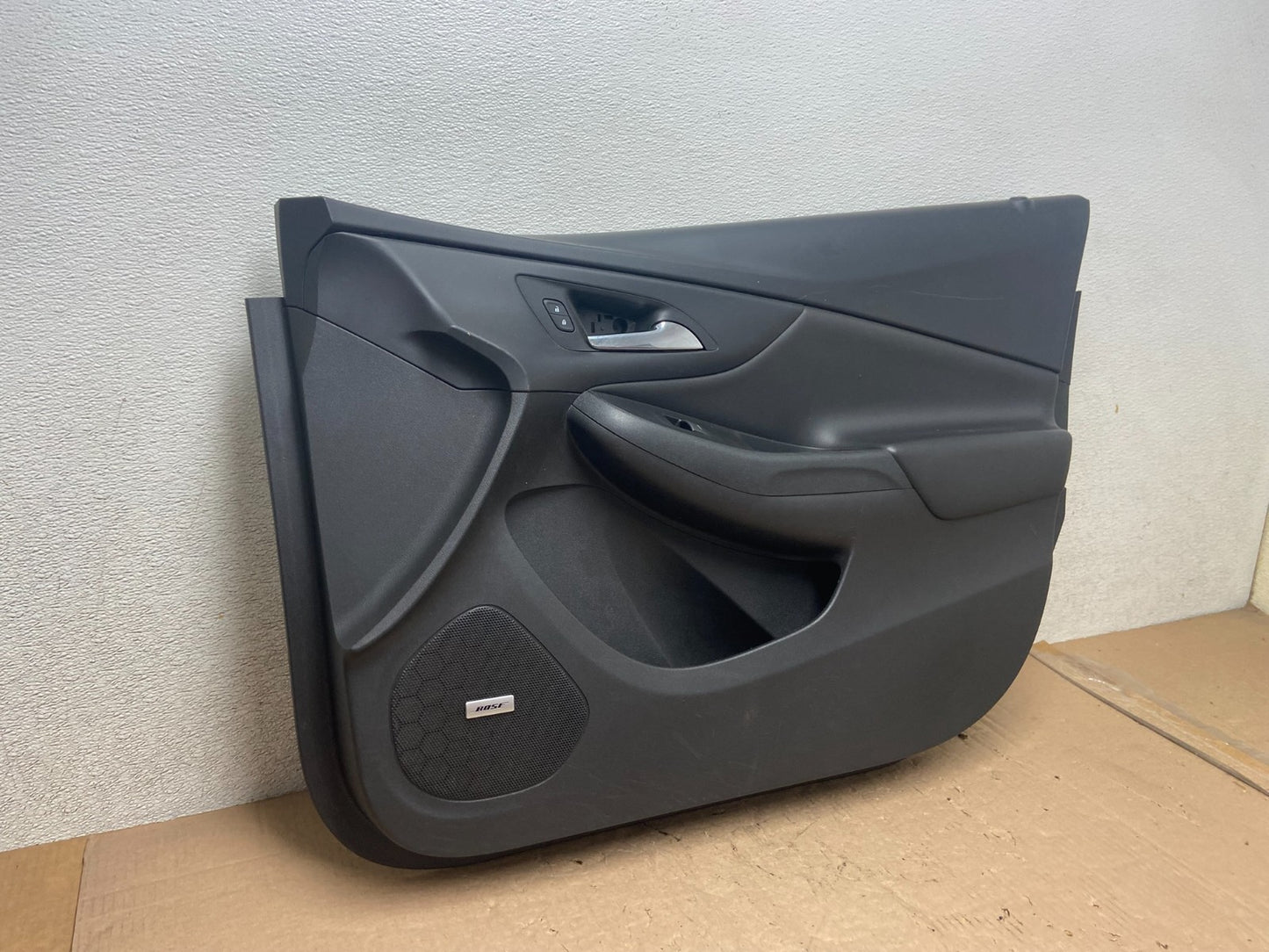 2016 to 2019 Chevrolet Volt Front Right Passenger Interior Door Panel r3071 DG2
