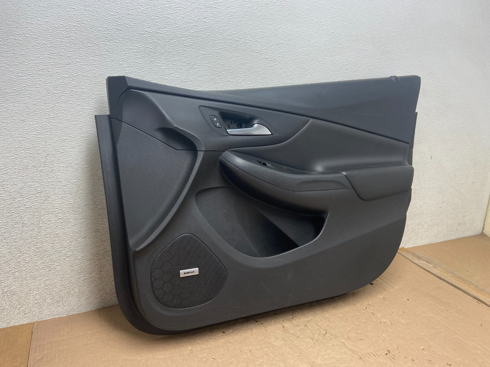 2016 to 2019 Chevrolet Volt Front Right Passenger Interior Door Panel r3071 DG2
