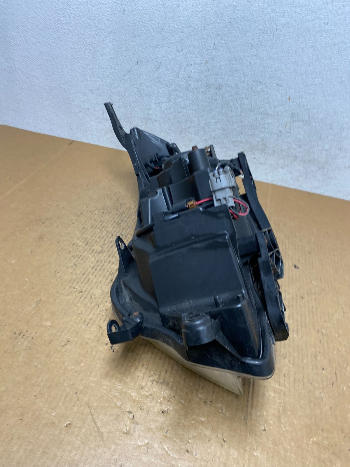 2009 - 2013 Subaru Forester Right Passenger Side Halogen Headlight AE1671 DW8