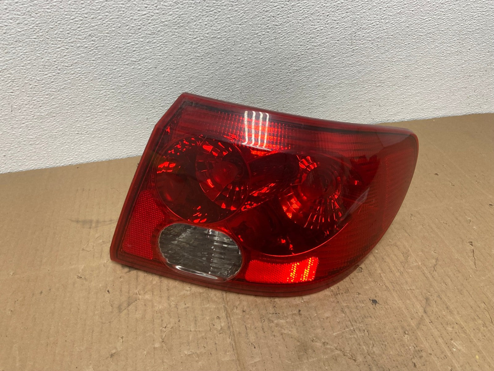 2003 2004 2005 Saturn L L200 L300 Sedan Right Passenger Tail Light Oem AB8305 LK0
