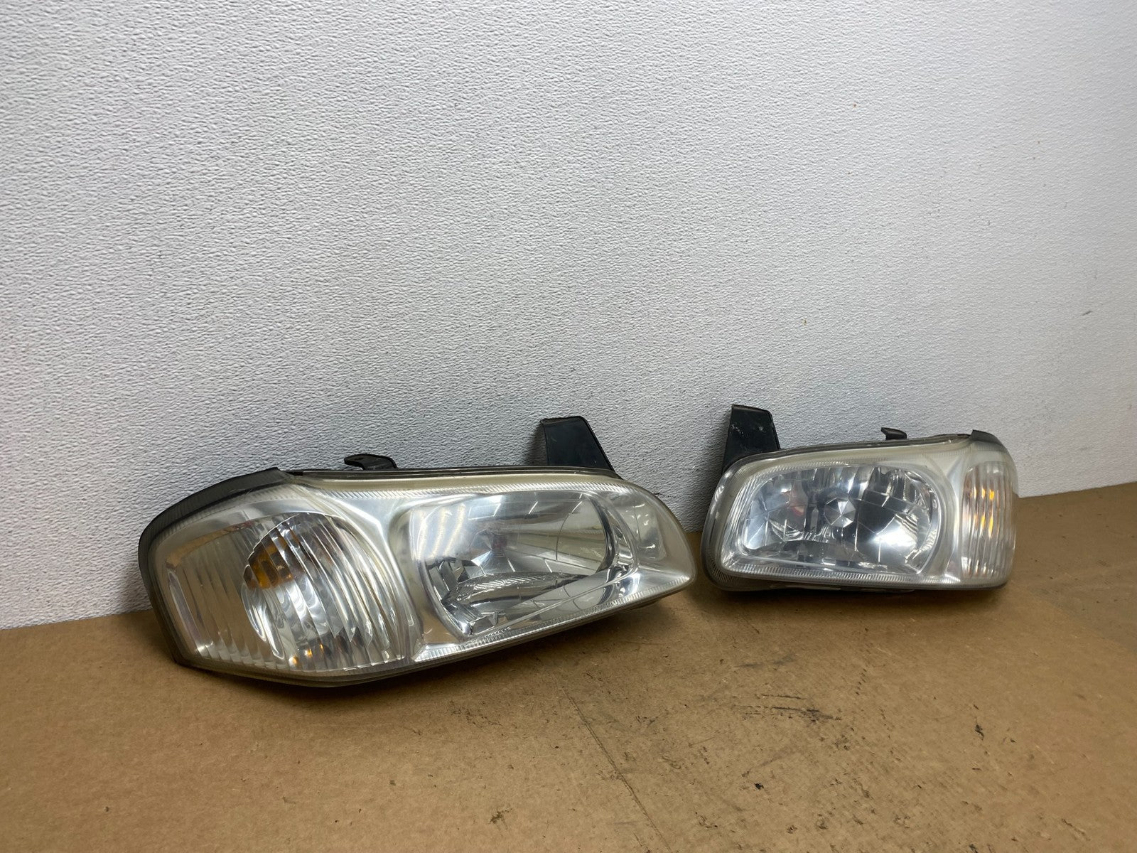 2000 to 2001 Nissan Maxima Left + Right Set Halogen Headlights Oem AC3482 DW2