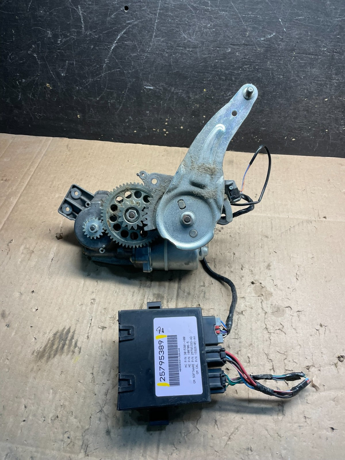 2007 2008 Acadia Enclave Escalade Suburban Liftgate Door Module Motor T7366 DG6