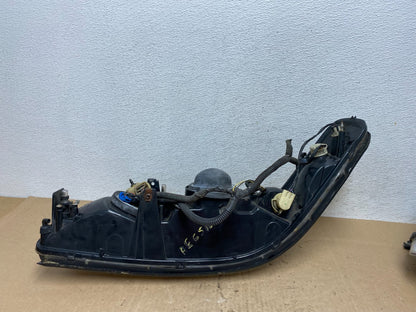 1998 to 2004 Cadillac Seville Right Passenger RH Side Headlight AE6510 DG7