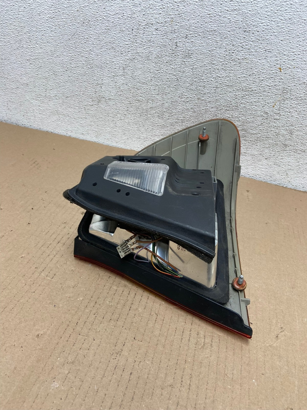 2002 - 2005 BMW 3 E46 Series Left Driver Side Lh Tail Light AF3072 LK6