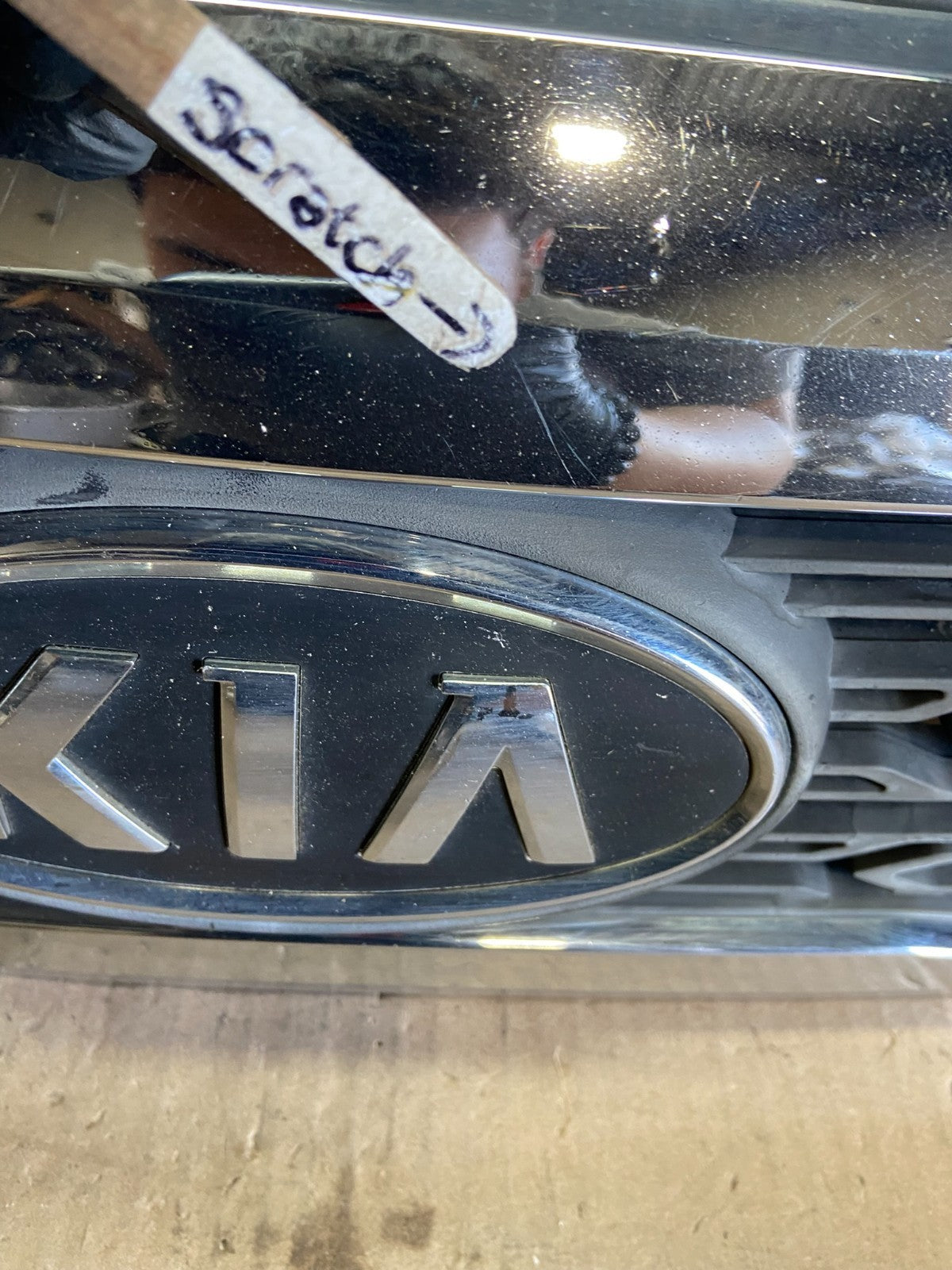2011 to 2012 Kia Sedona Front Upper Grill Grille OEM Q5685 DG3