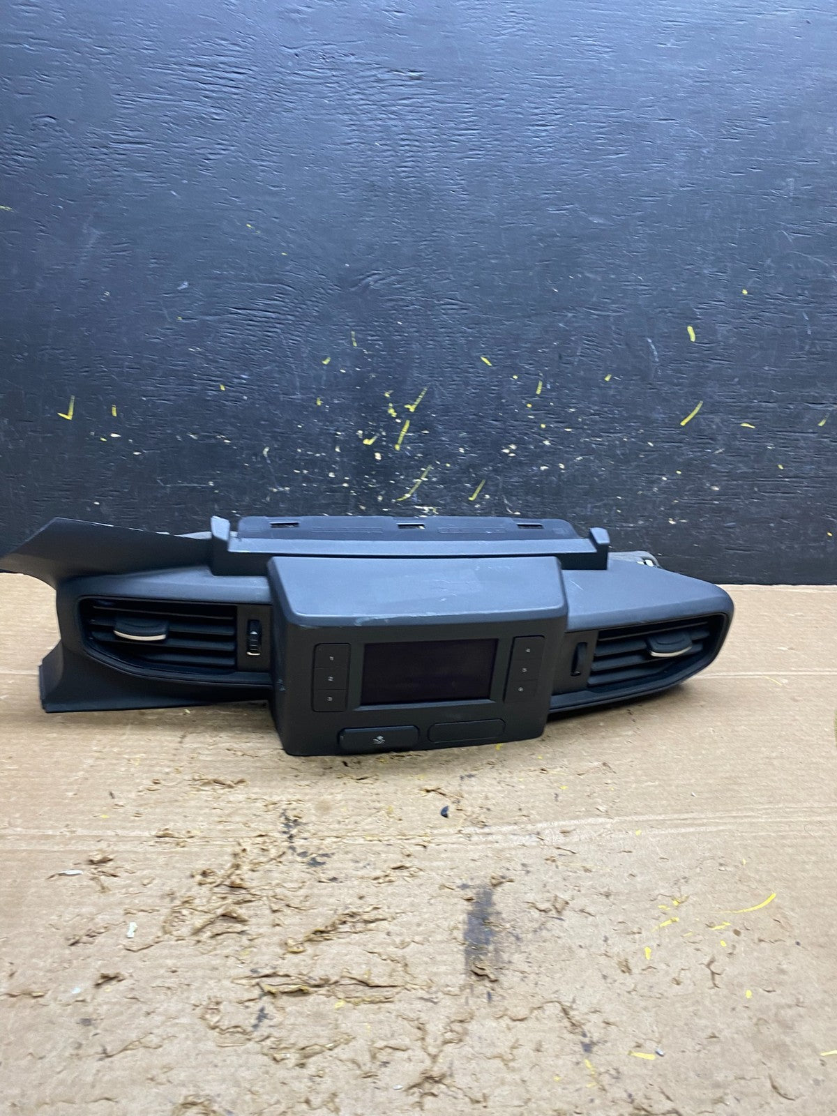 2020 to 2023 Ford  Explorer Console Radio Display Screen Air Vents Oem X1494 DG0
