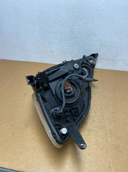 2006 to 2010 Toyota Sienna Right Passenger Rh Side Headlight Halogen AE0379 DW6