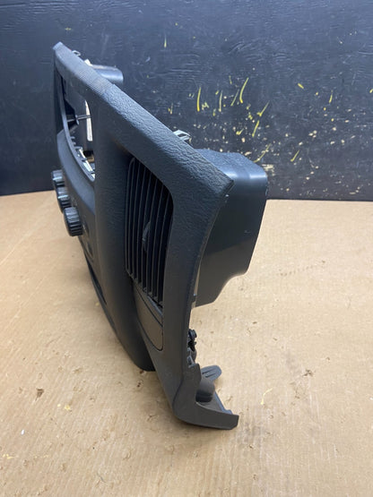 2002 to 2005 Dodge Ram Radio Climate Control Dash Air Vent Bezel Trim Z4207 DG2