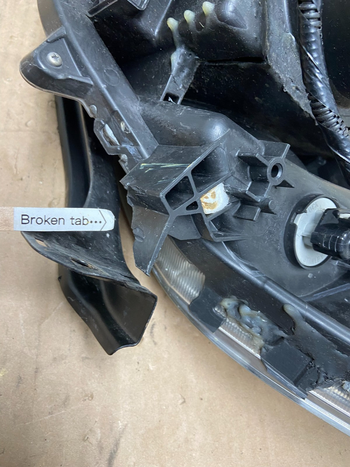 2011 to 2013 Honda Odyssey Front Right Passenger Headlight XENON Oem AB6021 DW8