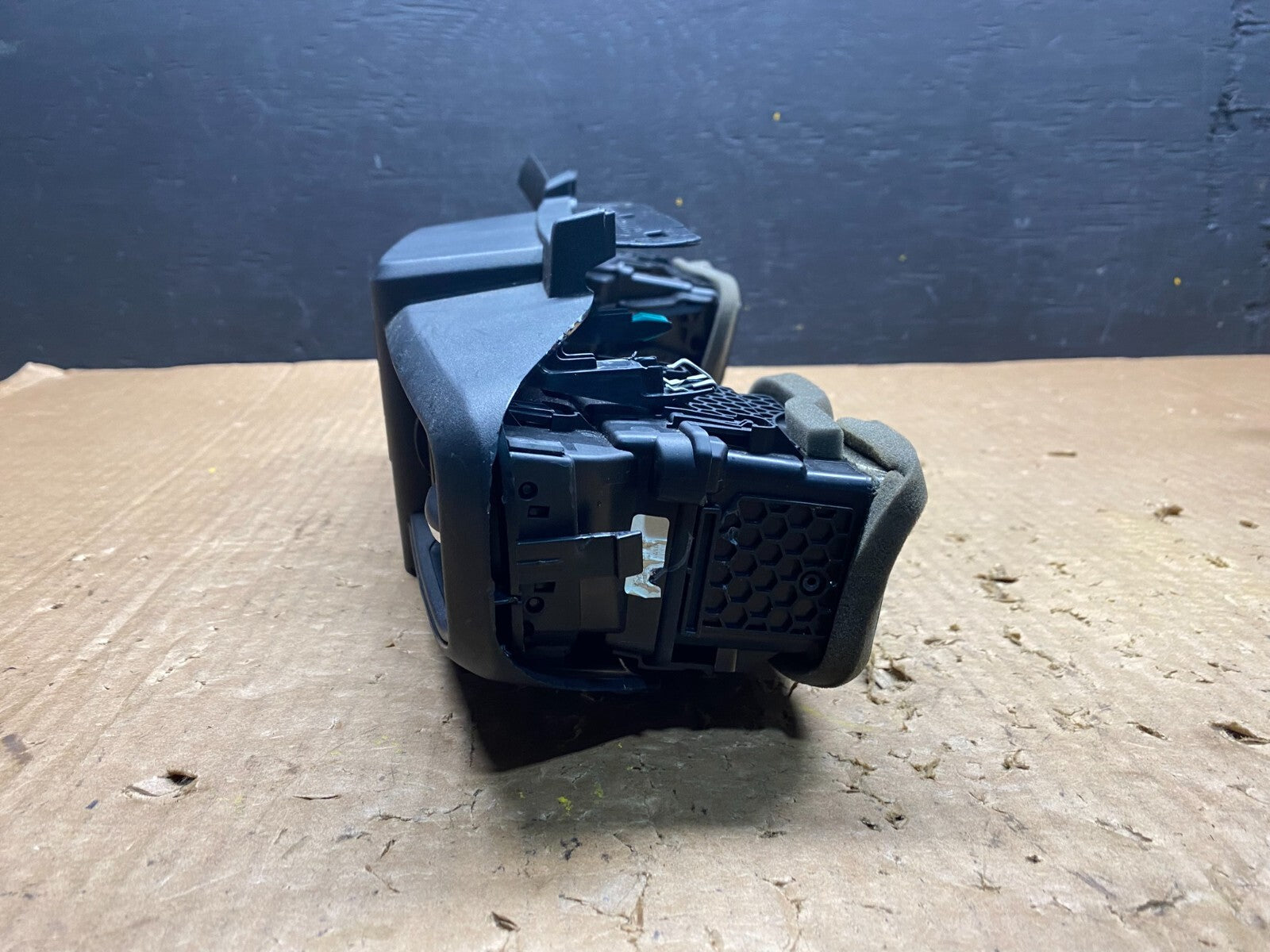 2020 to 2023 Ford Explorer Console Radio Display Screen Air Vents G3876 DG11