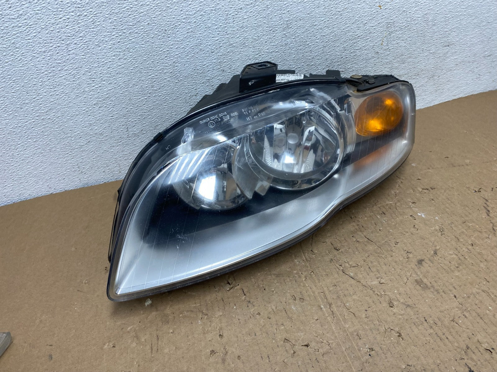 2006 2007 2008 Audi A4 Headlight Halogen Left Driver LH Side AD8180 DW2