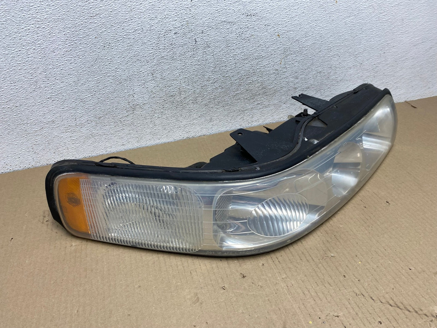 1998 to 2004 Cadillac Seville Right Passenger RH Side Headlight AE9493 LK2